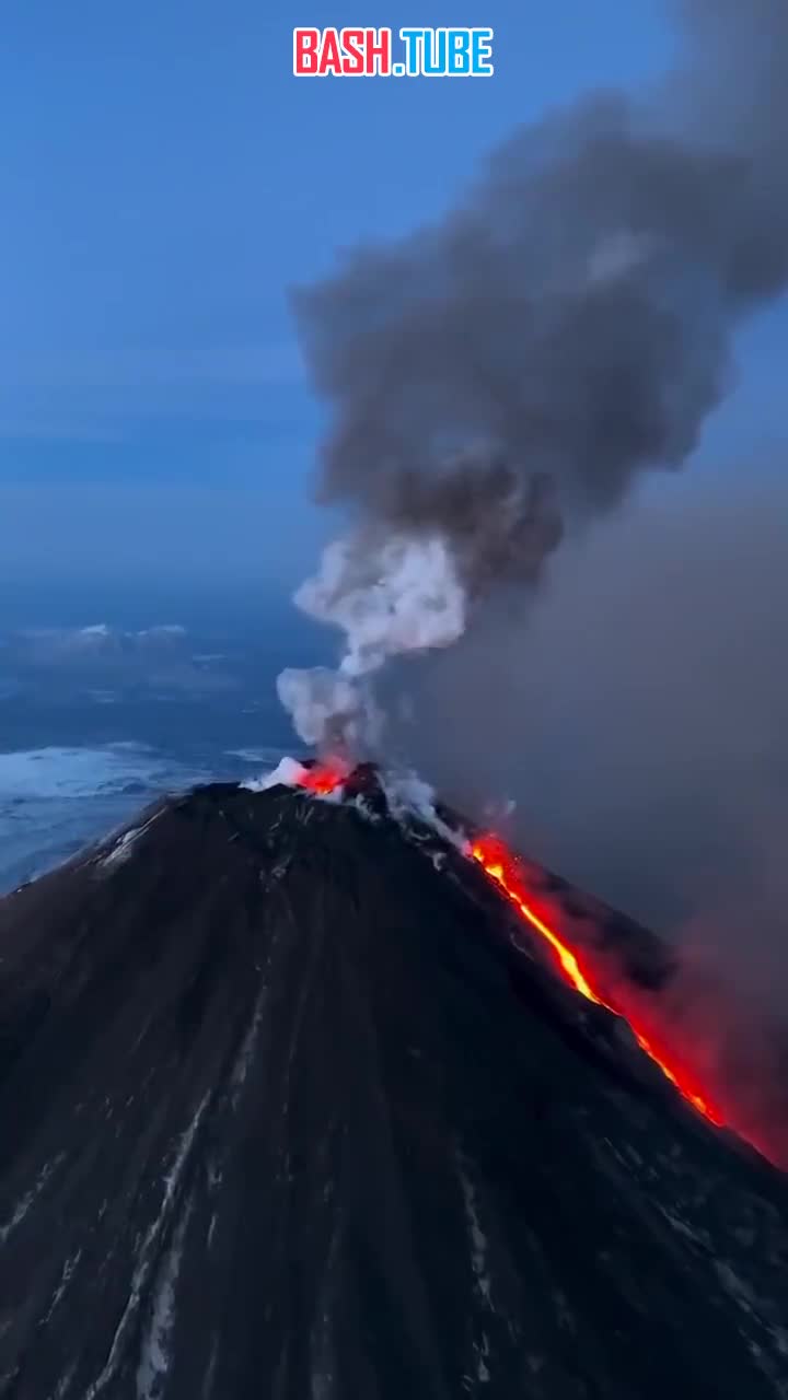  Кадры извержения вулкана Ключевской на Камчатке