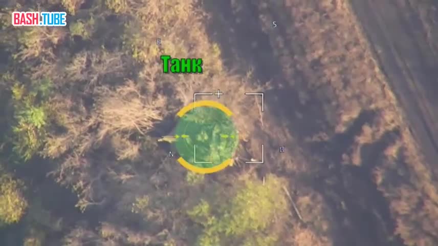 ⁣ Операторы дронов «Ланцет» поражают два украинских танка Т-64БВ в лесопосадке