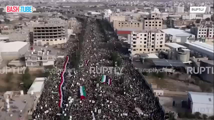  Многотысячный митинг в знак протеста против удара по больнице в Газе проходит в столице Йемена Сане