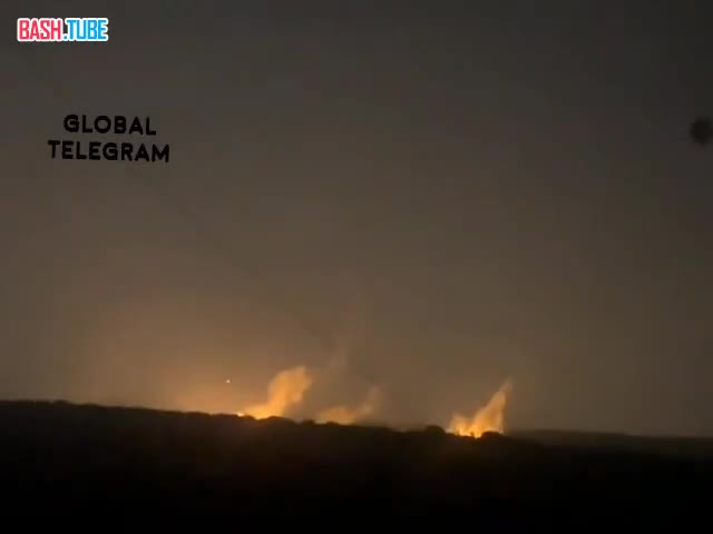 ⁣ Кадры пожара на американской военной базе в Эрбиле в Ираке после атаки беспилотников «Исламского сопротивления в Ираке»