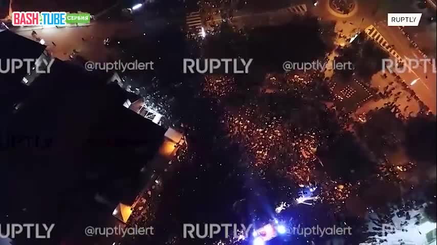  Сотни людей в сербском городе Нови-Пазар зажгли огоньки в поддержку жителей Газы