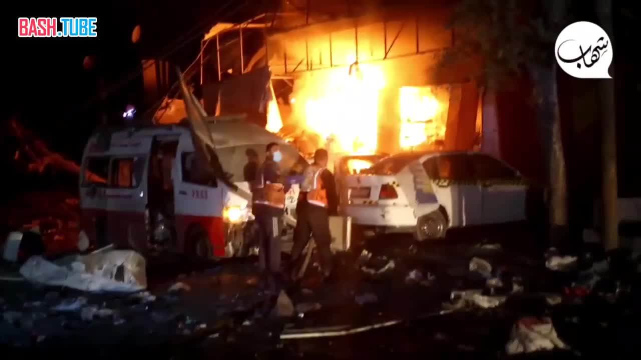 ⁣ Машина скорой помощи попала под удар ВВС Израиля в районе Джабалия в секторе Газа