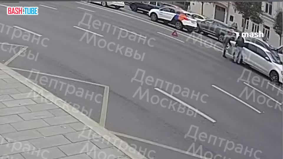 Mercedes GLE сбил несколько человек на Садовом кольце в Москве
