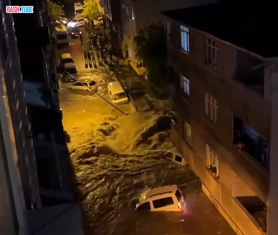  Сильный ливень привел к потопу в ряде районов Стамбула