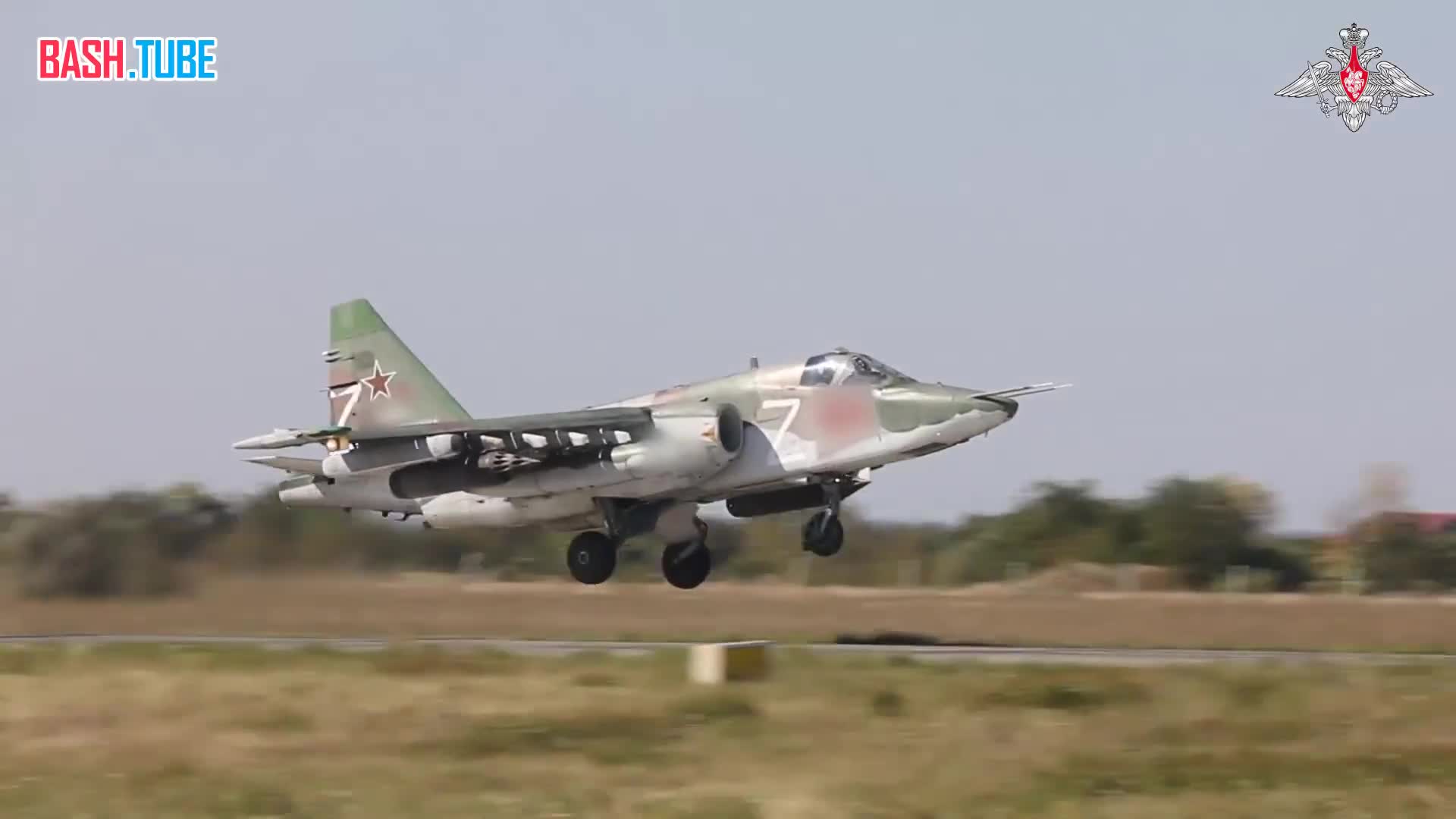  Кадры ударов Су-25 по военным объектам и боевикам ВСУ