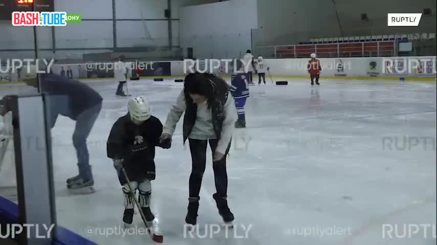 ⁣ Мама из Ростова организовала хоккейную секцию для детей с особенностями развития