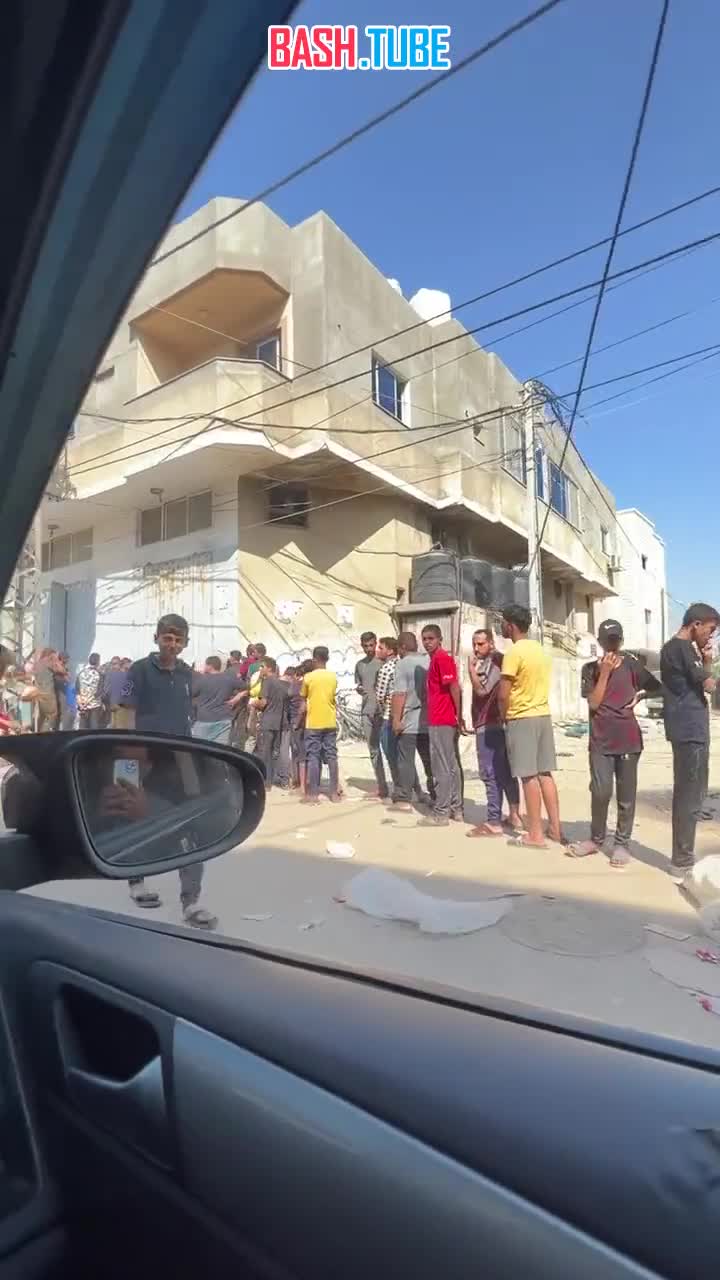  Сотни палестинцев стоят в очередях у пекарен в секторе Газа