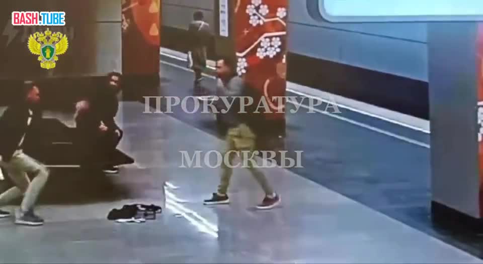  В Москве мужчина с ножом напал на пассажира в метро