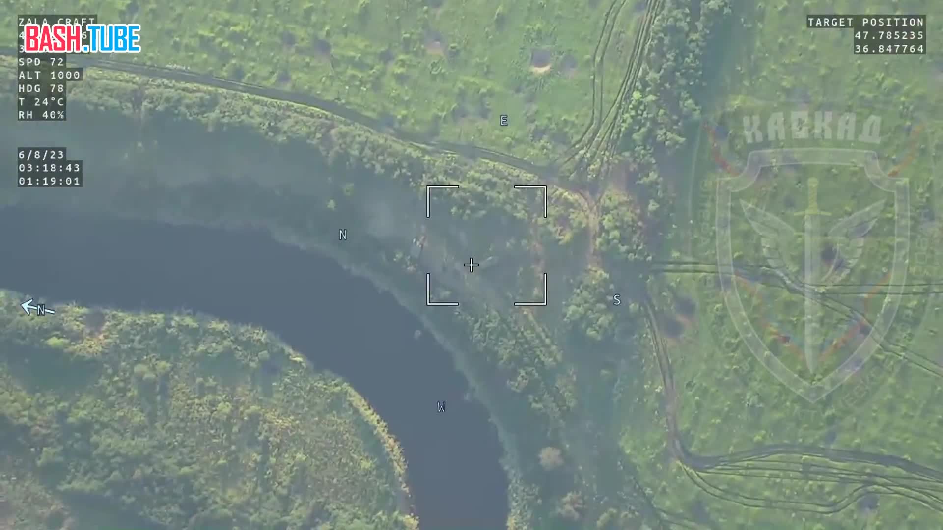 Кадры погружения под воду танка Т-72 ВСУ со своим экипажем в речке Мокрые Ялы