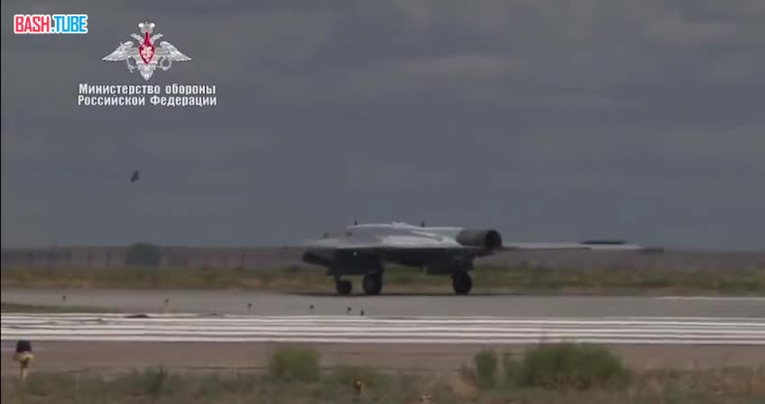 ⁣ ВС России впервые ударили по объектам ВСУ тяжелым ударный дроном C-70 «Охотник»
