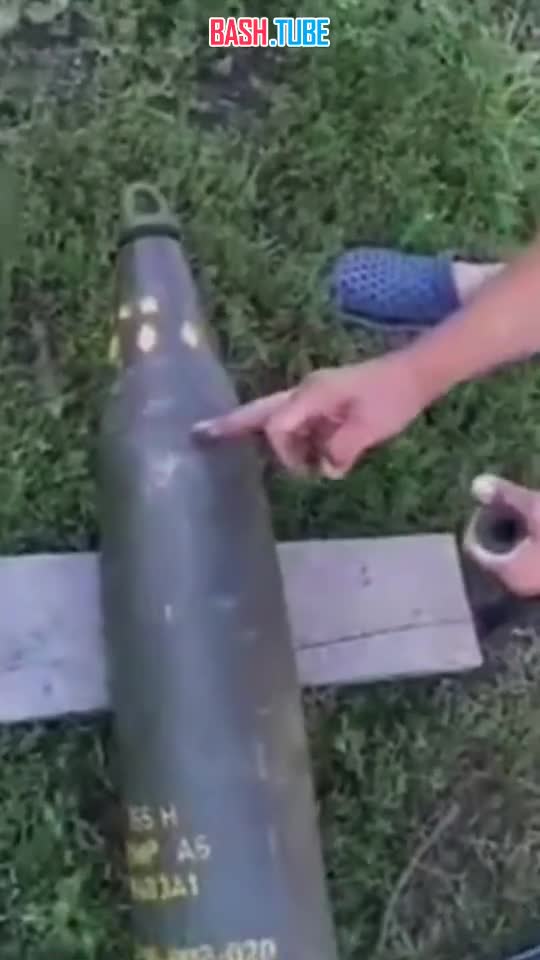 ⁣ Украинцы распиливают американские кассетные снаряды, чтобы делать из них сбросы для дронов