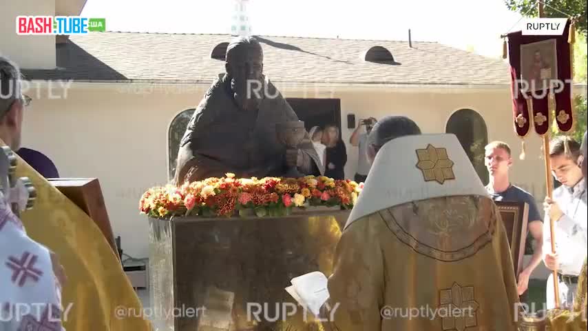 ⁣Монумент святому Иоанну Кронштадтскому открыли в православной церкви в штате Калифорния