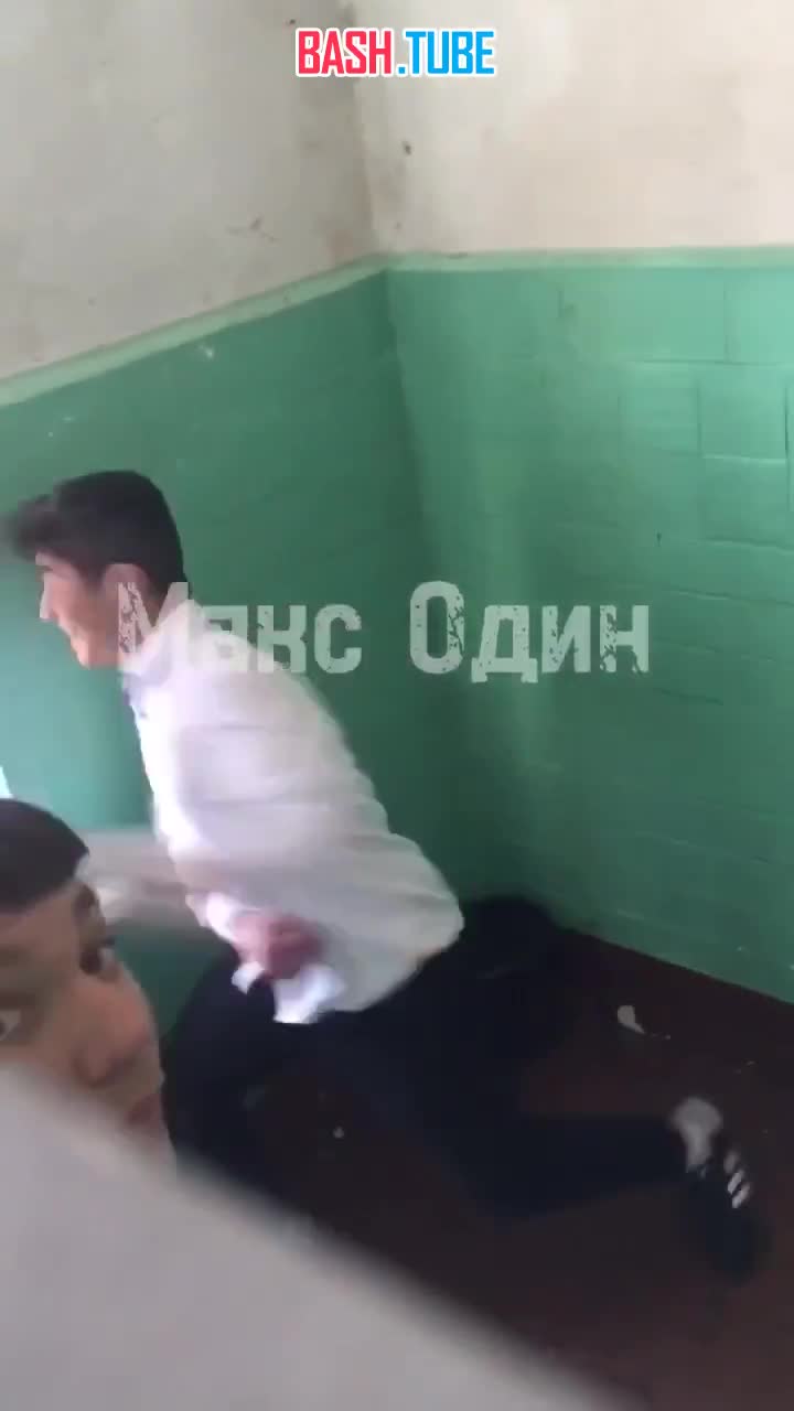 ⁣ Некий Саид Азер из Нижнего Новгорода держит в страхе школу №76