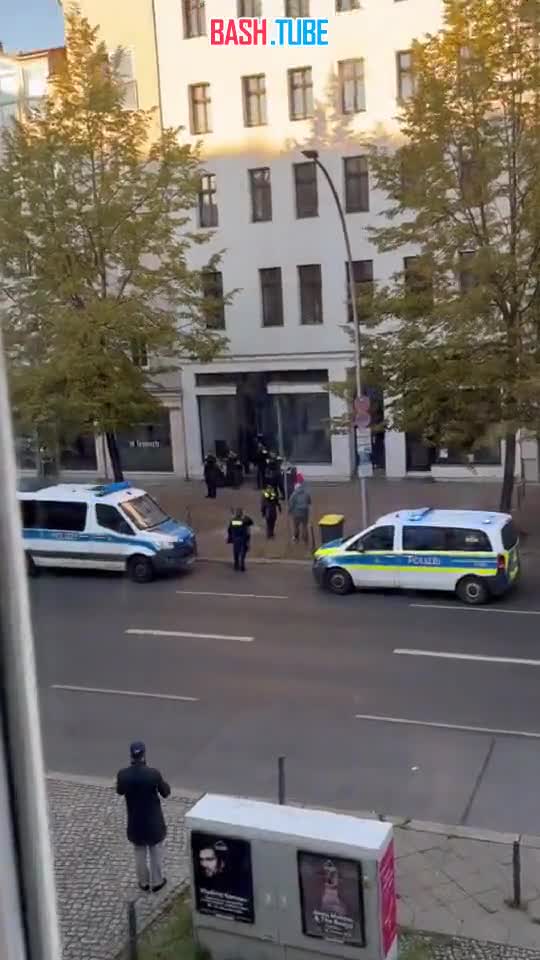 ⁣ Берлинская синагога подверглась нападению с использованием коктейлей Молотова