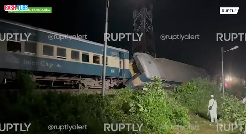  На востоке Бангладеш столкнулись грузовой и пассажирский поезда