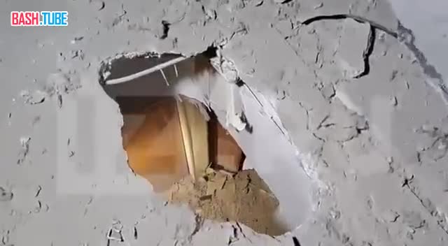 ⁣ Ракета пробила крышу дома в Донецке и упала в квартиру