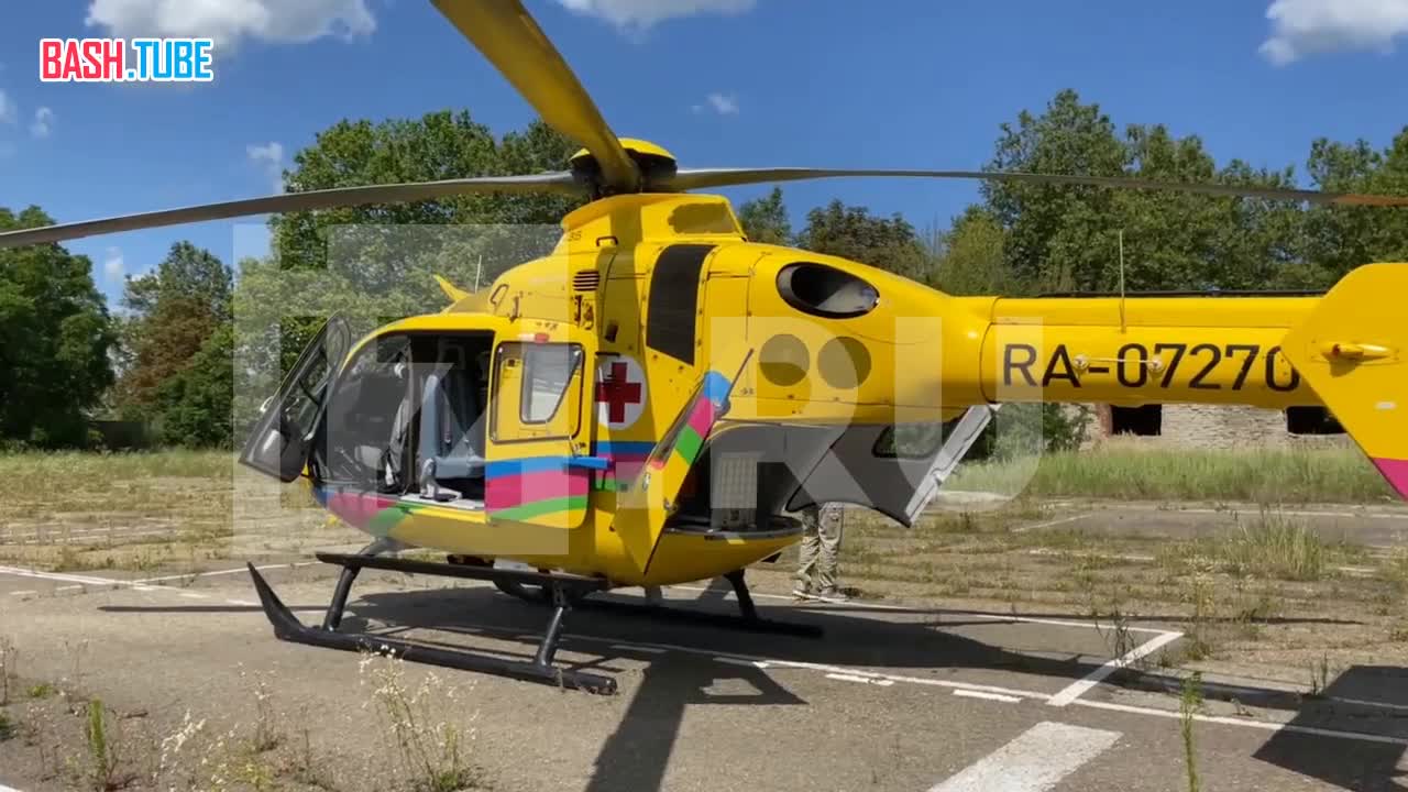 ⁣ Вертолет санавиации готовится к транспортировке в Краснодар девочки, пострадавшей в результате ЧП на Крымском мосту