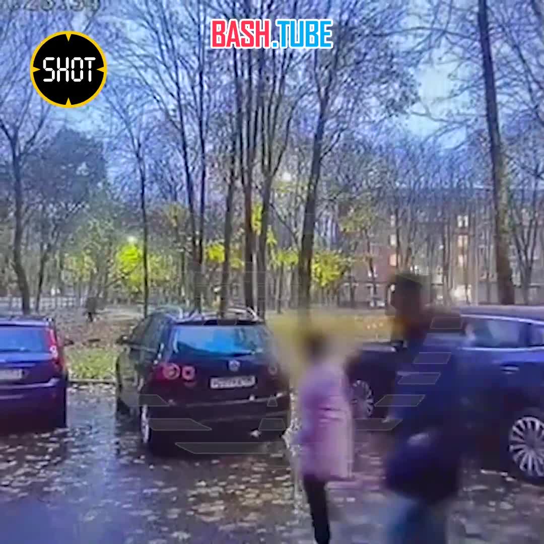  На видео - маньяк из Подольска ведёт 11-летнюю школьницу к зданию заброшенной больницы, где позже он надругается над ней