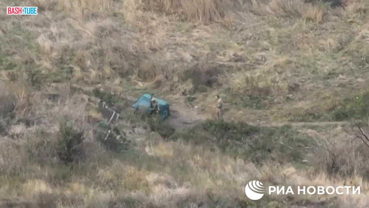  Кадры прилёта дрона-камикадзе по замаскированному блиндажу ВСУ
