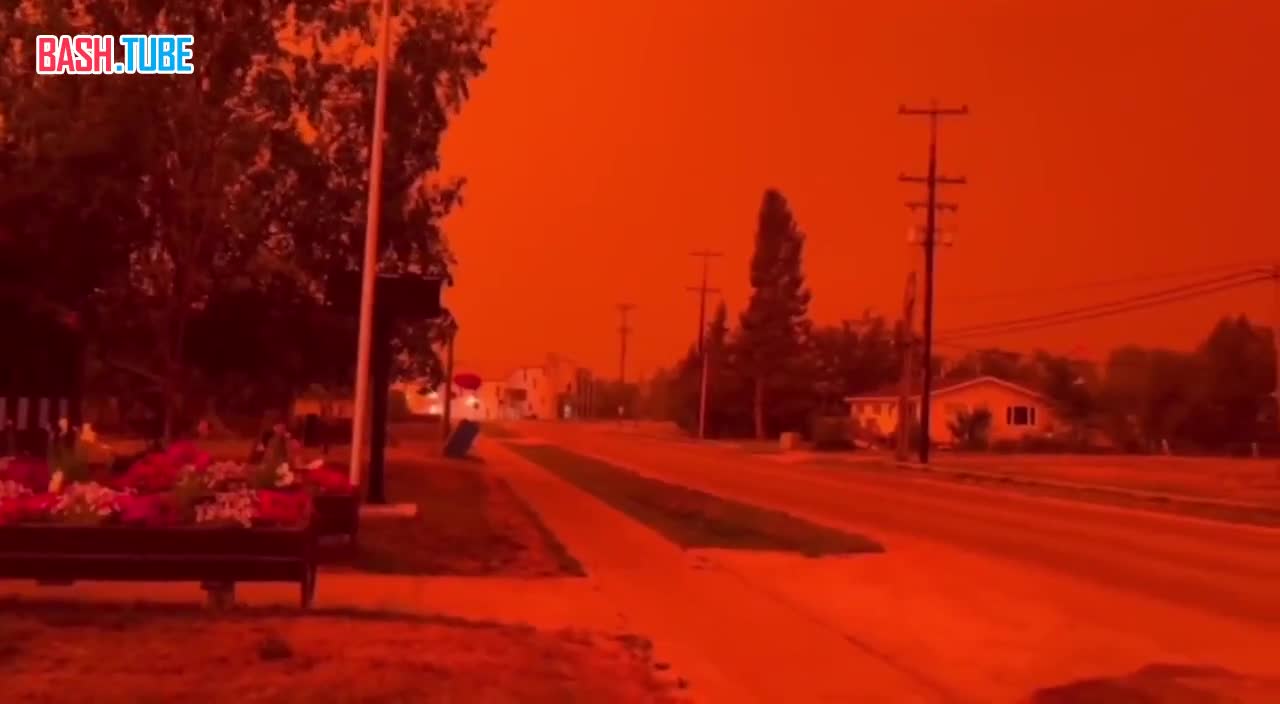 ⁣ Небо в Канаде покраснело. Там бушуют более двух сотен лесных пожаров, и смог от них закрыл солнце