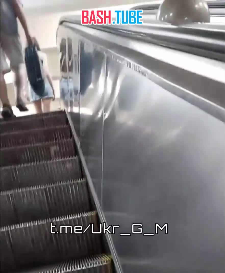  Харьковчан в метро встречают не улыбающиеся работники подземки, а суровые сотрудники ТЦК