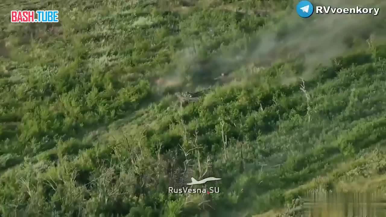 ⁣ ‍Бои у Донецка: уничтожение танка ВСУ и провал попытки эвакуации с подрывом «Хамви»