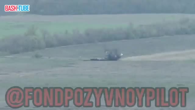 ⁣ Артиллерия ВС РФ накрыла БРЭМ противника, которая пыталась вытащить с поля боя подбитую «Шилку»