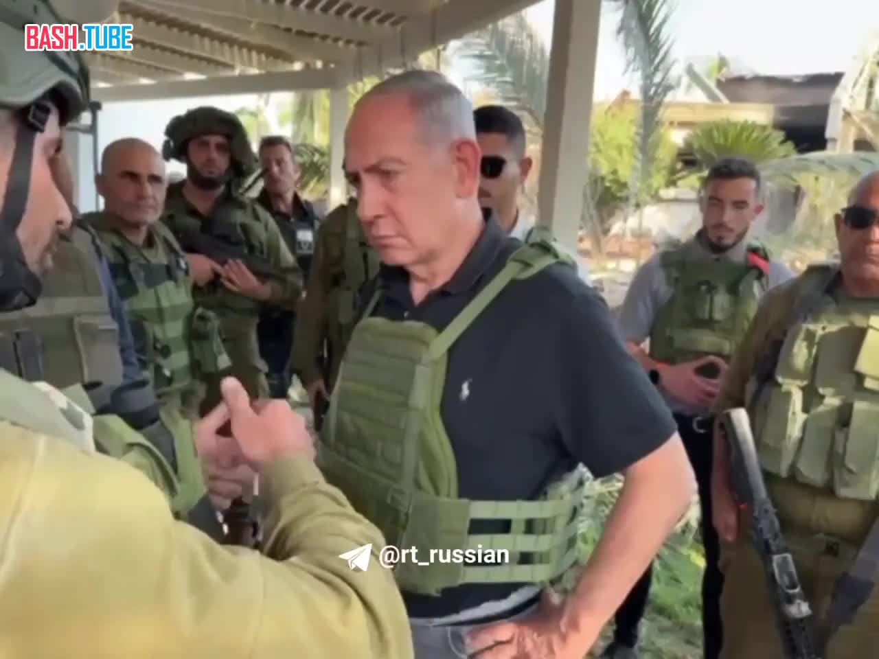  В субботу премьер-министр Израиля Биньямин Нетаньяху посетил приграничные районы, пострадавшие от атаки боевиков ХАМАС