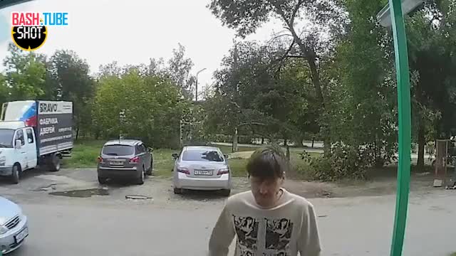  Пьяный мужчина устроил драку с домофоном в городе Дзержинске на улице Гайдара