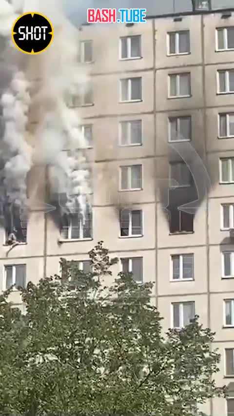 ⁣ Кадры спасения из пожара жильца дома на Дмитровском шоссе в Москве