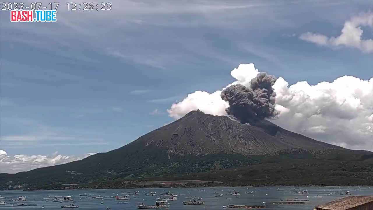 Извержение вулкана Сакурадзима в Японии