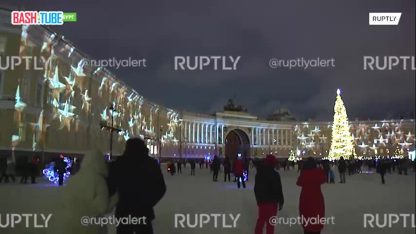 ⁣ Волшебное мультимедийное шоу преобразило стены Главного штаба на Дворцовой площади в Санкт-Петербурге