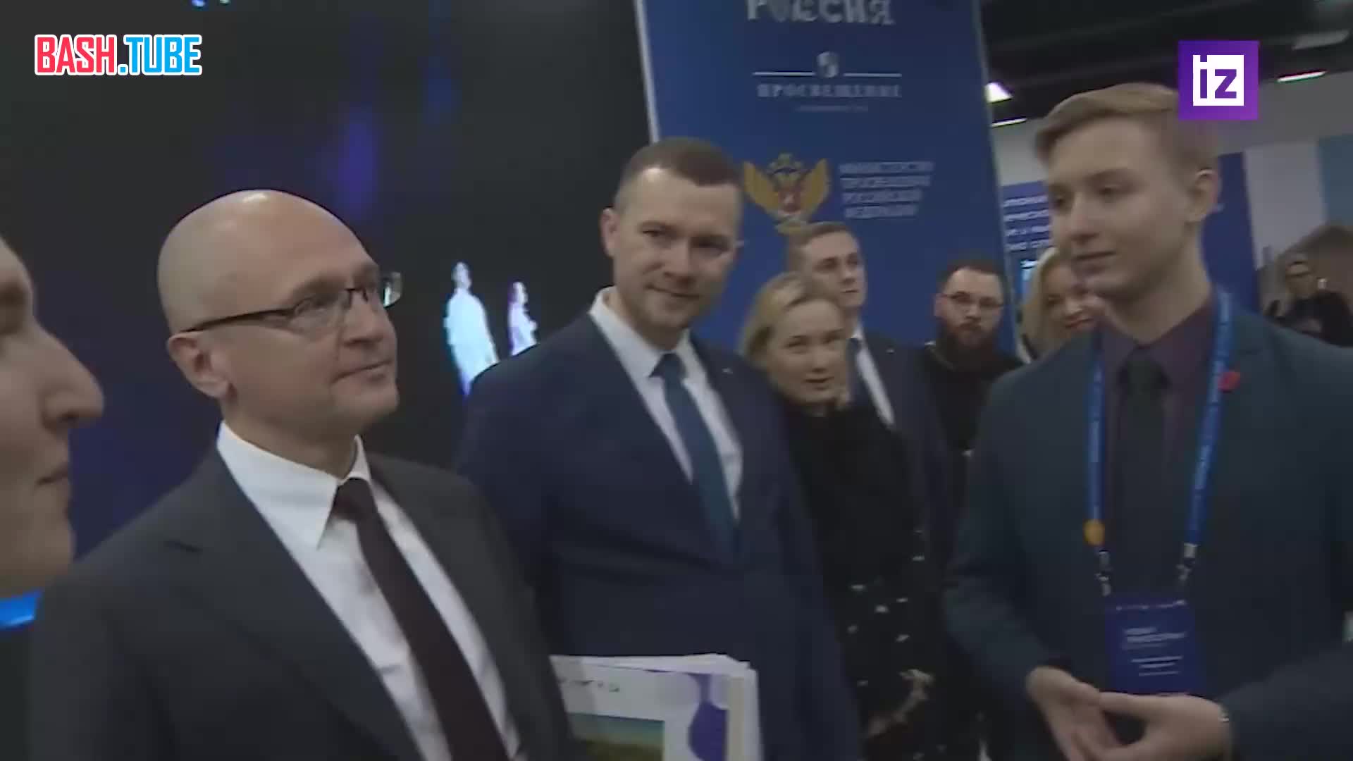 ⁣ Сергей Кириенко принял участие в акции «Елка желаний» на выставке «Россия»