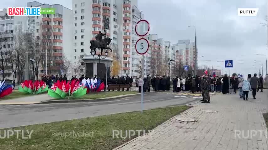 ⁣ Памятник Александру Невскому открыли у посольства России в Минске