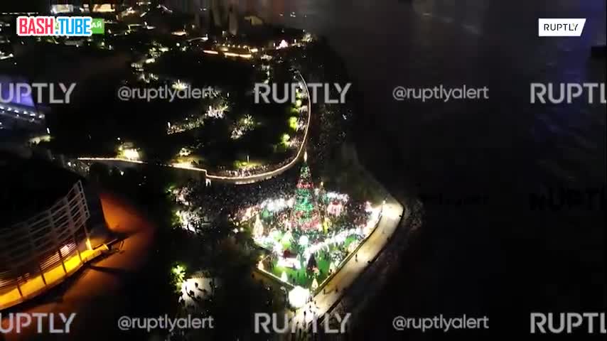 ⁣ Новогоднее волшебство: тысячи фейерверков осветили небо Гонконга