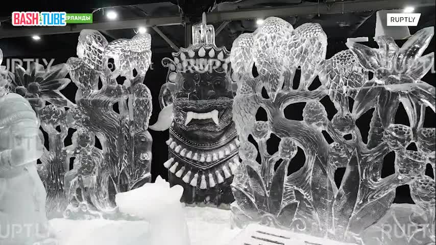 ⁣ Скульпторы готовятся к открытию фестиваля ледовых фигур в Нидерландах