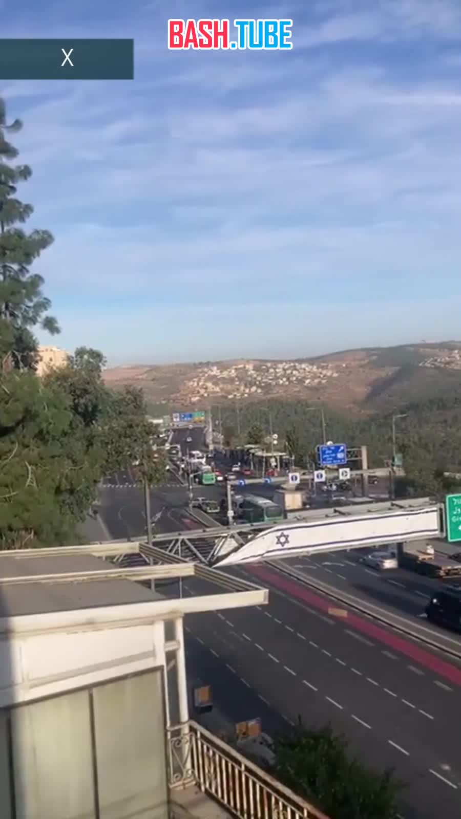 ⁣ Теракт в Иерусалиме - неизвестные устроили стрельбу на въезде в город, около 6 человек ранены