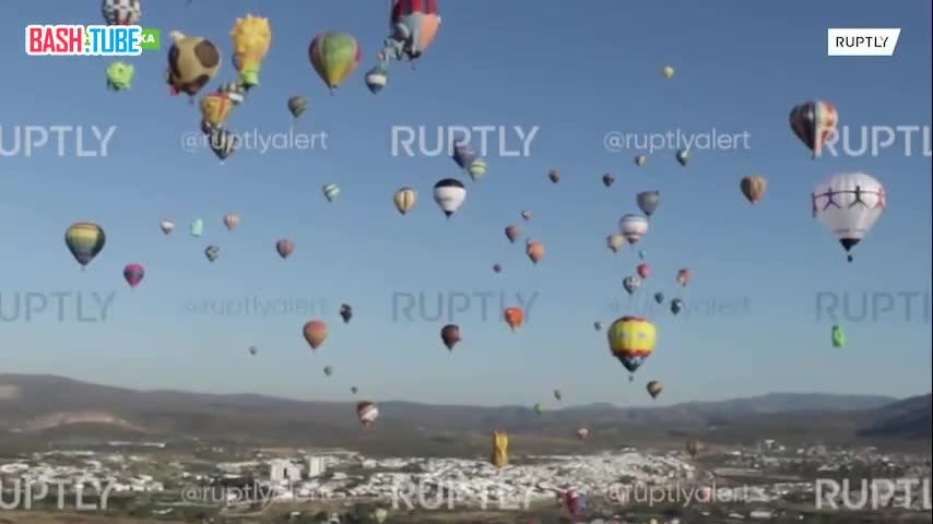 ⁣ Более 200 воздушных шаров поднялись в небо над мексиканским Леоном