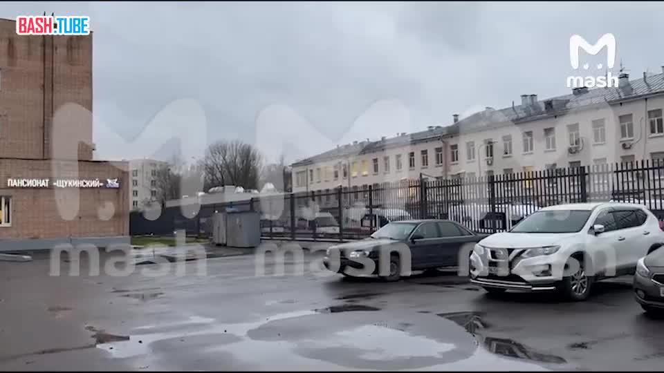 ⁣ Больше 20 машин скорой помощи стоят в пробке у инфекционной больницы №1 на Волоколамском шоссе в Москве