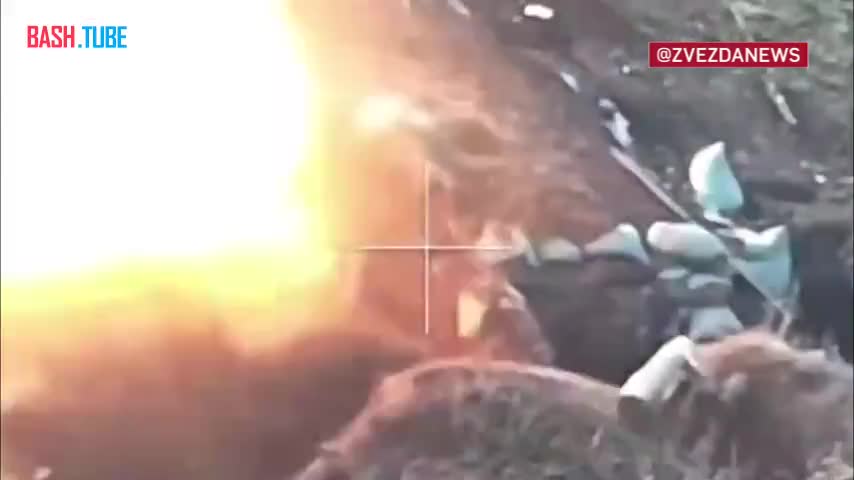 ⁣ Операторы дронов уничтожают позиции ВСУшников в районе Спорного