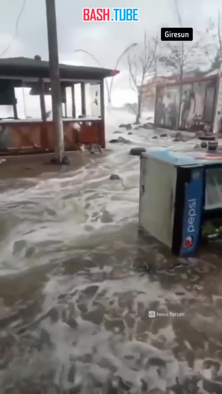  Сильный шторм у Черноморского побережья Турции