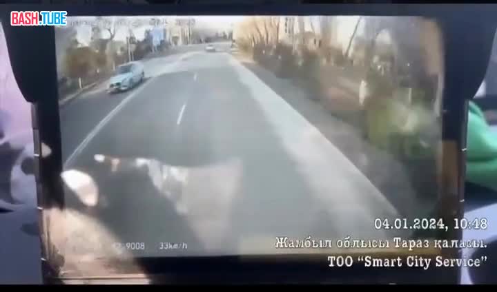 ⁣ В Казахстане водитель автобуса влетел в десяток машин