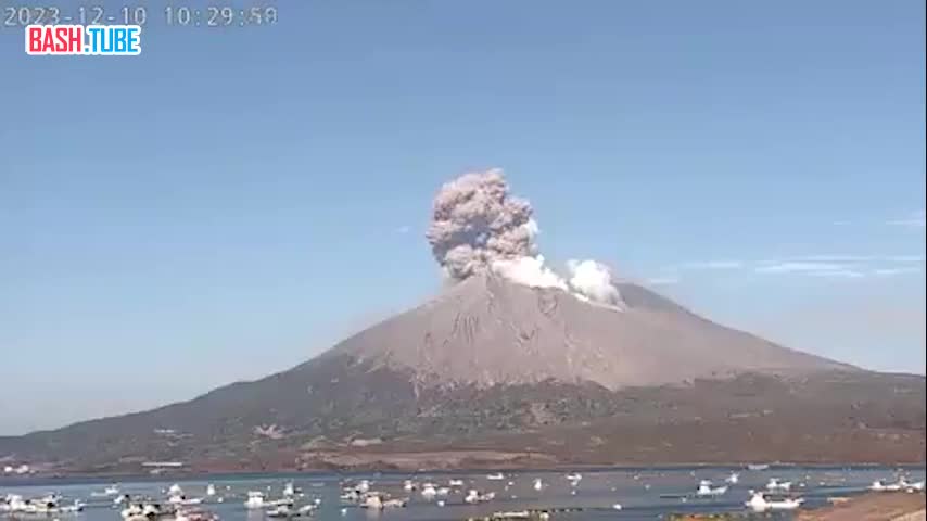 ⁣ Мощное извержение вулкана Сакурадзима произошло в японском городе Кагосима