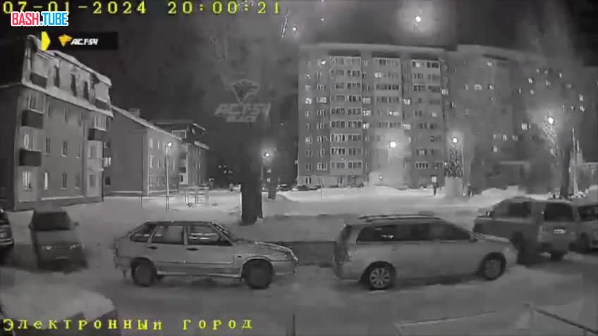 ⁣ Подростки запустили фейерверк и чуть не сожгли квартиру в Новосибирске