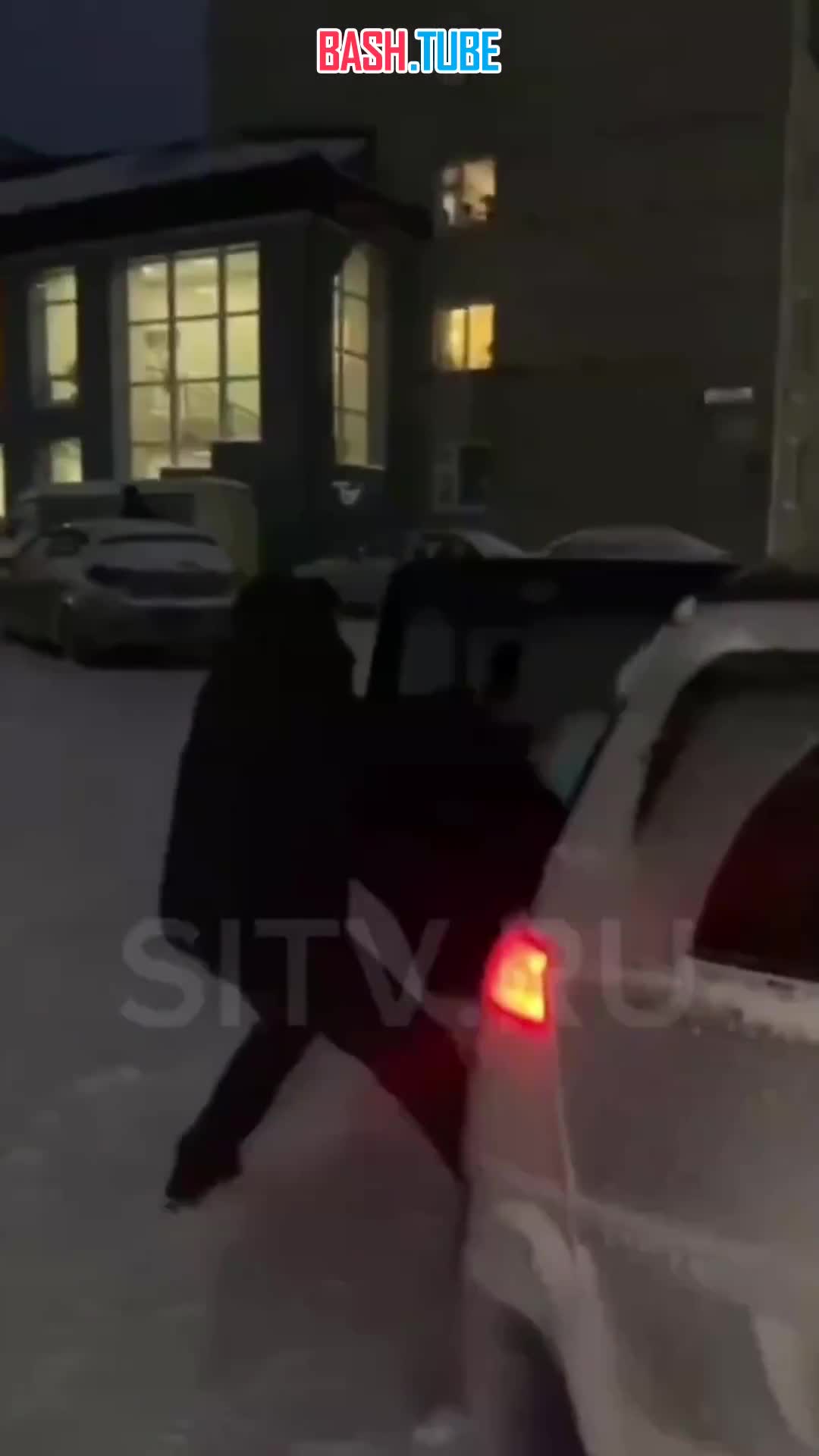  В Сургуте таксист-мигрант вышвырнул женщину из машины из-за замечания