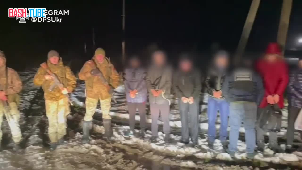  Украинские пограничники на границе со Словакией поймали 8 хлопцев