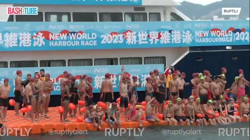 ⁣ На гребне волны: более 4000 спортсменов приняли участие в ежегодных соревнованиях по плаванию в Гонконге