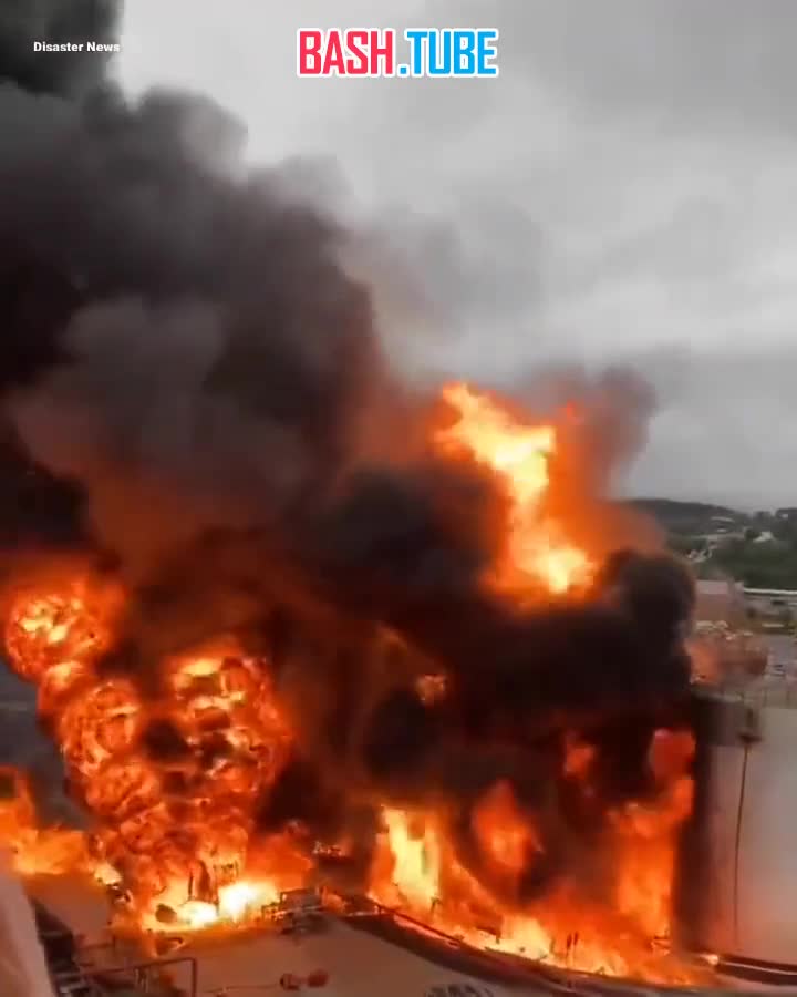 ⁣ Крупный пожар произошел на нефтебазе в Бразилии