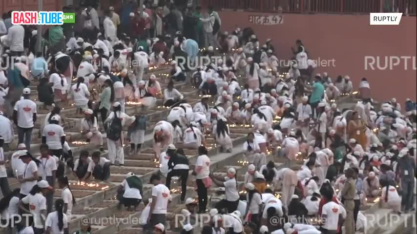⁣ Индийцы во время праздника Дивали зажгли более 2,22 млн глиняных ламп в городе Айодхья, установив новый рекорд Гиннесса