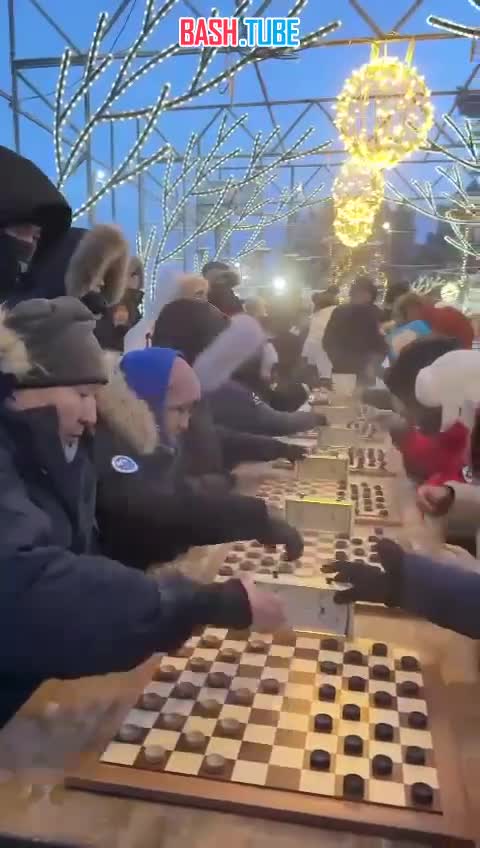 ⁣ В Якутске сыграли в шашки на морозе